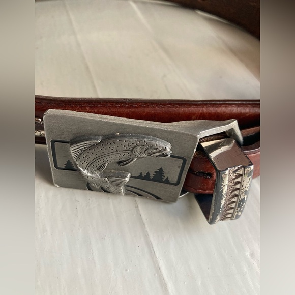 Vtg Woolrich Silver Fish Studded Italian Leather Mens Belt Siskiyou belt buckle - Picture 3 of 7